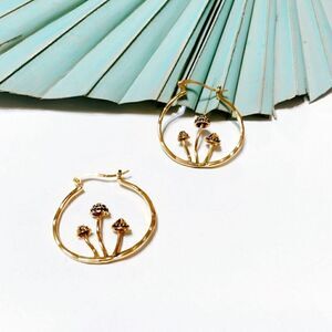 Gold mushroom hoop earrings S87
